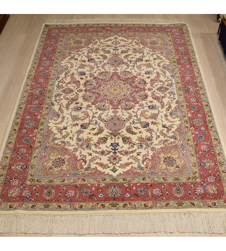 فرش دستباف 6 متری طرح شجاعی بافت کاشمر با رنگ های اصیل و الیاف طبیعی مناسب دکوراسیون کلاسیک و مدرن