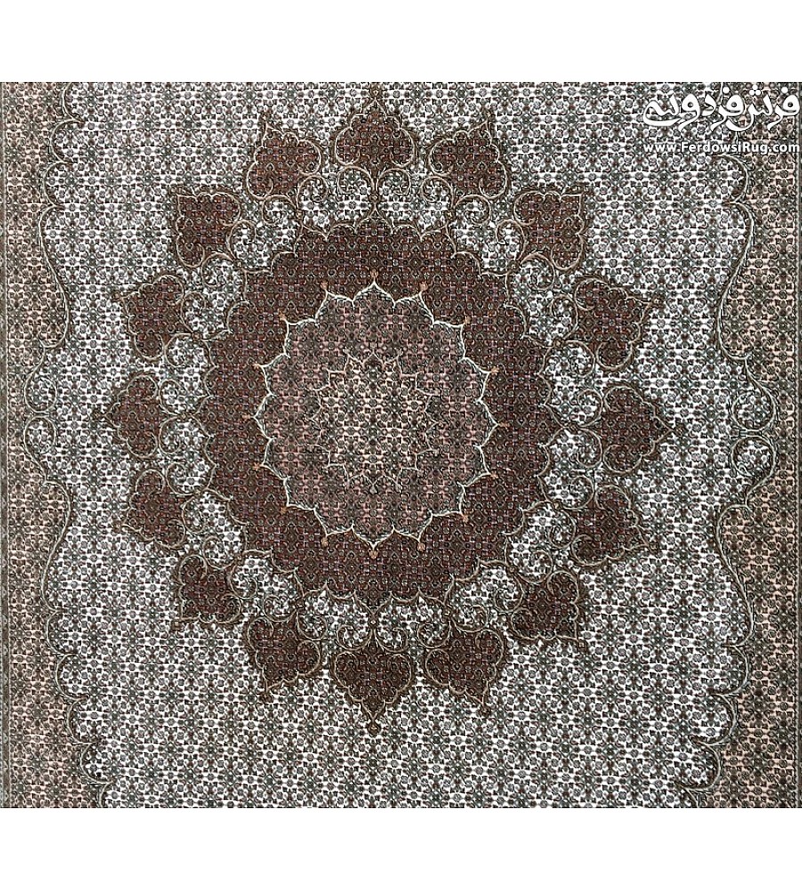 فرش دستباف 6 متری طرح عبداللهی کرم ترنج خورشیدی تبریز مناسب دکوراسیون کلاسیک و مدرن با کیفیت بالا