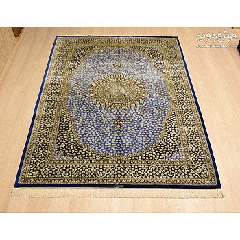 فرش دستباف 6 متری قم تمام ابریشم حاشیه سرمه‌ای