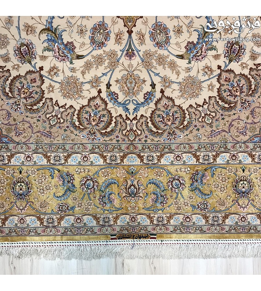 فرش دستباف 9 متری اصفهان با طرح سنتی و رنگ های طبیعی مناسب دکوراسیون کلاسیک و مدرن
