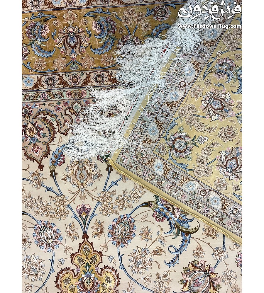 فرش دستباف 9 متری اصفهان با طرح سنتی و رنگ های طبیعی مناسب دکوراسیون کلاسیک و مدرن
