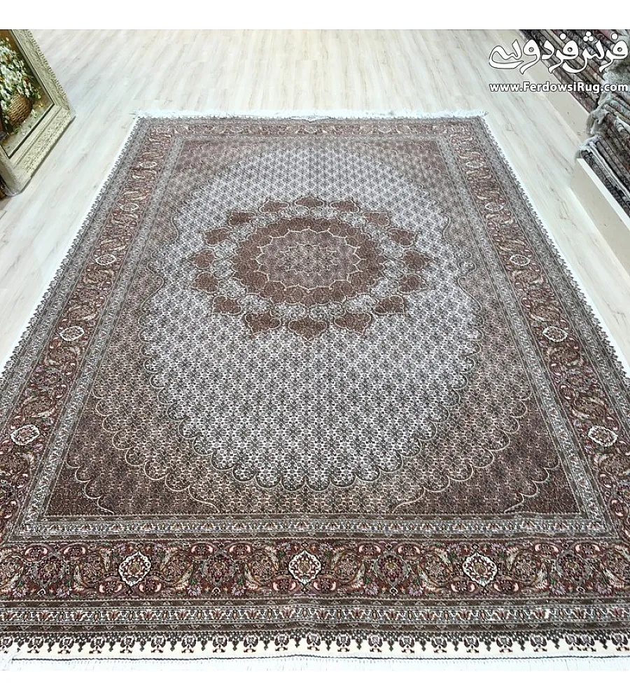 فرش دستباف 6 متری طرح عبداللهی کرم ترنج خورشیدی تبریز مناسب دکوراسیون کلاسیک و مدرن با کیفیت بالا