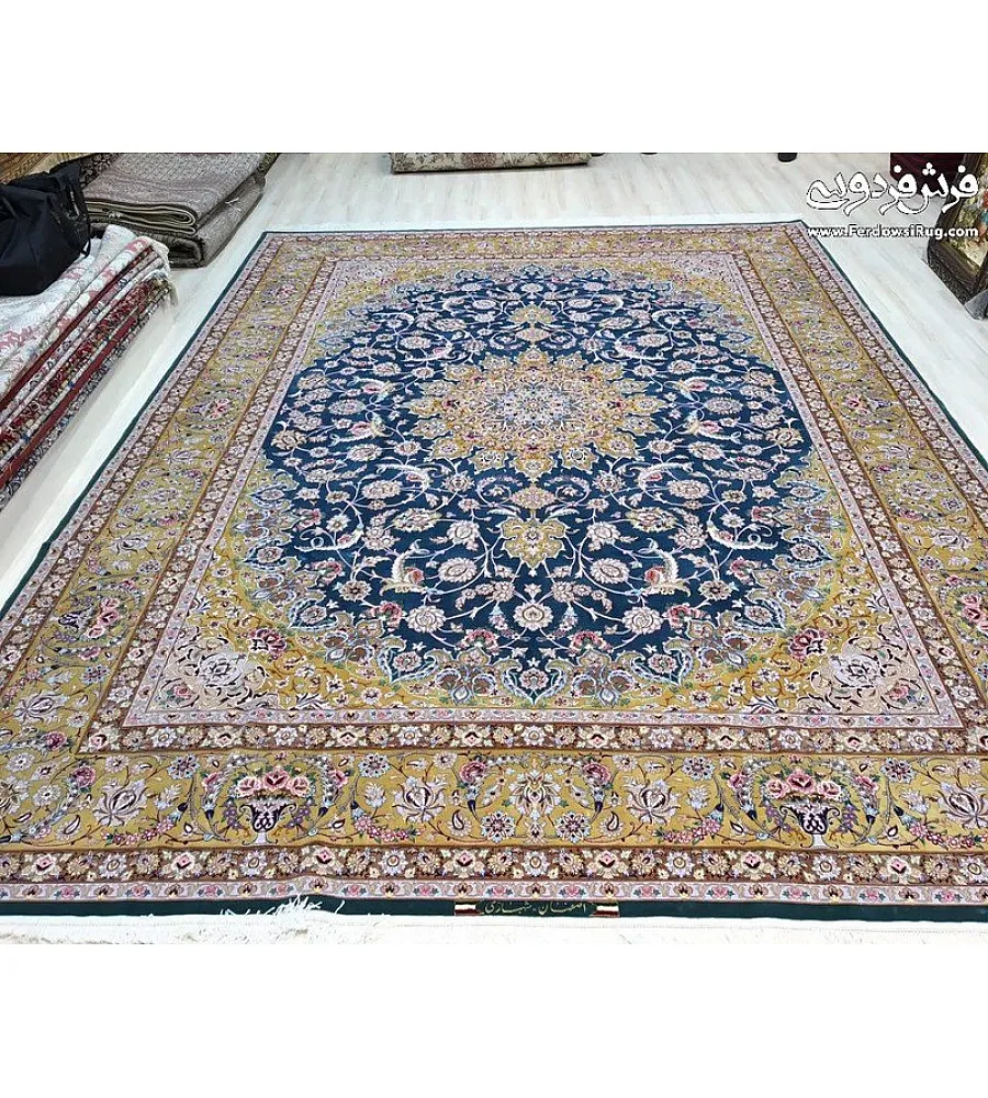 فرش دستباف 9 متری شهبازی اصفهان زمینه کرم با طرح سنتی ایرانی مناسب دکوراسیون کلاسیک و اصیل