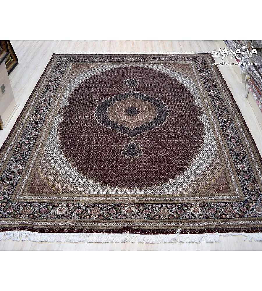 فرش دستباف 9 متری طرح ریزماهی تبریز رنگ شرابی برند عبداللهی مناسب دکوراسیون کلاسیک با کیفیت عالی