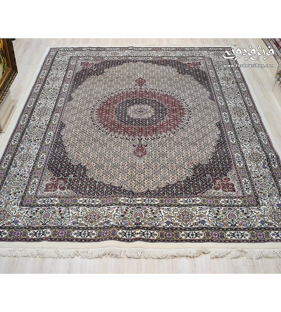 جفت فرش دستباف 9 متری کرم مود بیرجند با طرح سنتی و کیفیت عالی مناسب برای دکوراسیون داخلی و فضای کلاسیک