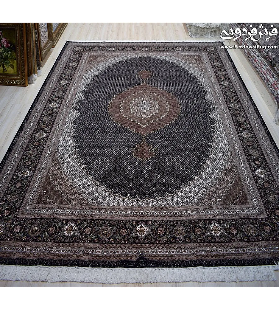 فرش دستباف 9 متری طرح ریزماهی عبداللهی رنگ سرمه ای با کیفیت بالا مناسب دکوراسیون کلاسیک تولید تبریز