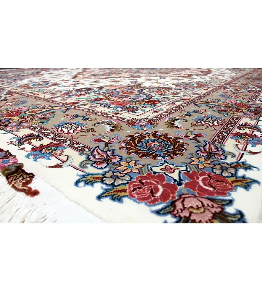 فرش دستباف 9 متری جفتی طرح سالاری مشهد با رنگ زمینه کرم و نقش و نگار سنتی مناسب دکوراسیون کلاسیک