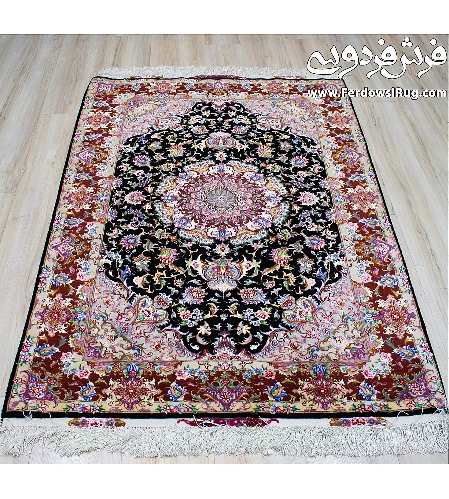 فرش دستباف ذرع و نیم نقشه علیا سرمه ای با حاشیه مسی تراکم بالا مناسب دکوراسیون لوکس ساخت تبریز