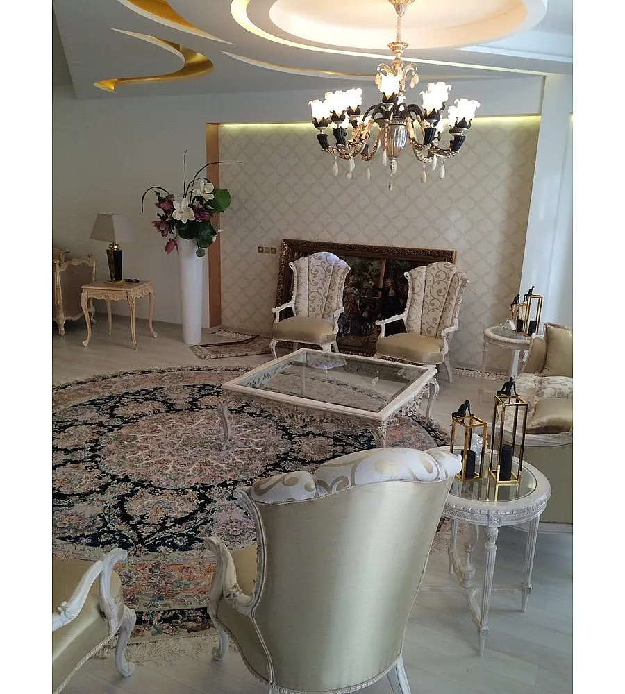 فرش دایره دستباف سالاری تبریز با طرح اصیل ایرانی رنگ لاکی مناسب پذیرایی و اتاق نشیمن