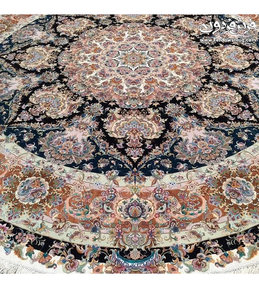 فرش دایره دستباف سالاری تبریز با طرح اصیل ایرانی رنگ لاکی مناسب پذیرایی و اتاق نشیمن