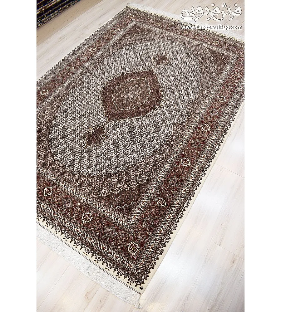 Handmade Tabriz rug, 3 meters, featuring Rizmahi Abdollahi design, high-quality craftsmanship, perfect for home decor.