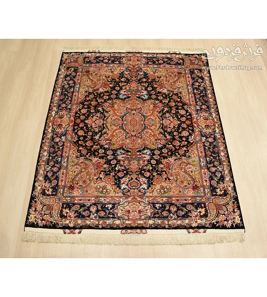 فرش دستباف قالیچه 3 متری طرح سالاری بافت تبریز با رنگ های گرم و نقوش سنتی مناسب دکوراسیون کلاسیک و مدرن