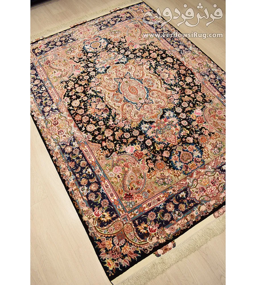 فرش دستباف قالیچه 3 متری طرح سالاری بافت تبریز با رنگ های گرم و نقوش سنتی مناسب دکوراسیون کلاسیک و مدرن