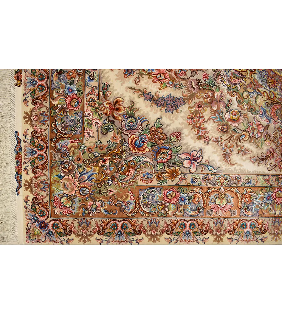 فرش دستباف قالیچه 3 متری طرح خطیبی کرم با حاشیه طلایی مناسب دکوراسیون کلاسیک و مدرن ساخت تبریز