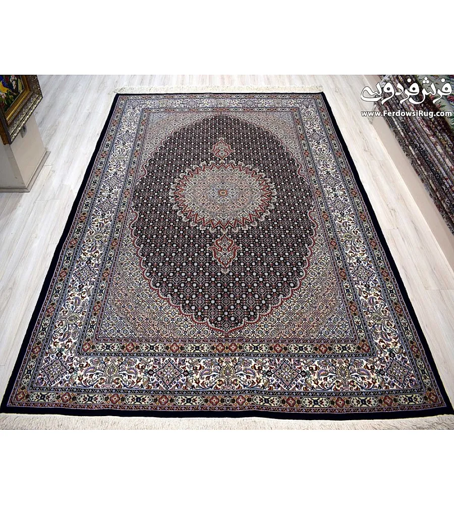 فرش دستباف 6 متری جفت طرح ریزماهی کف سرمه ای مود بیرجند مناسب دکوراسیون کلاسیک و سنتی