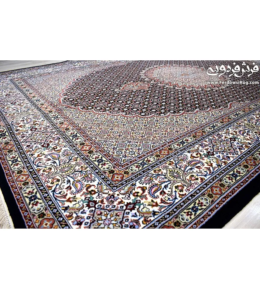 فرش دستباف 6 متری جفت طرح ریزماهی کف سرمه ای مود بیرجند مناسب دکوراسیون کلاسیک و سنتی