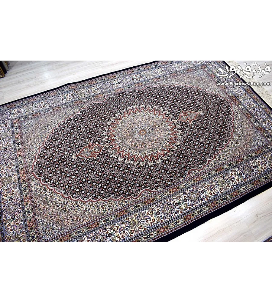 فرش دستباف 6 متری جفت طرح ریزماهی کف سرمه ای مود بیرجند مناسب دکوراسیون کلاسیک و سنتی