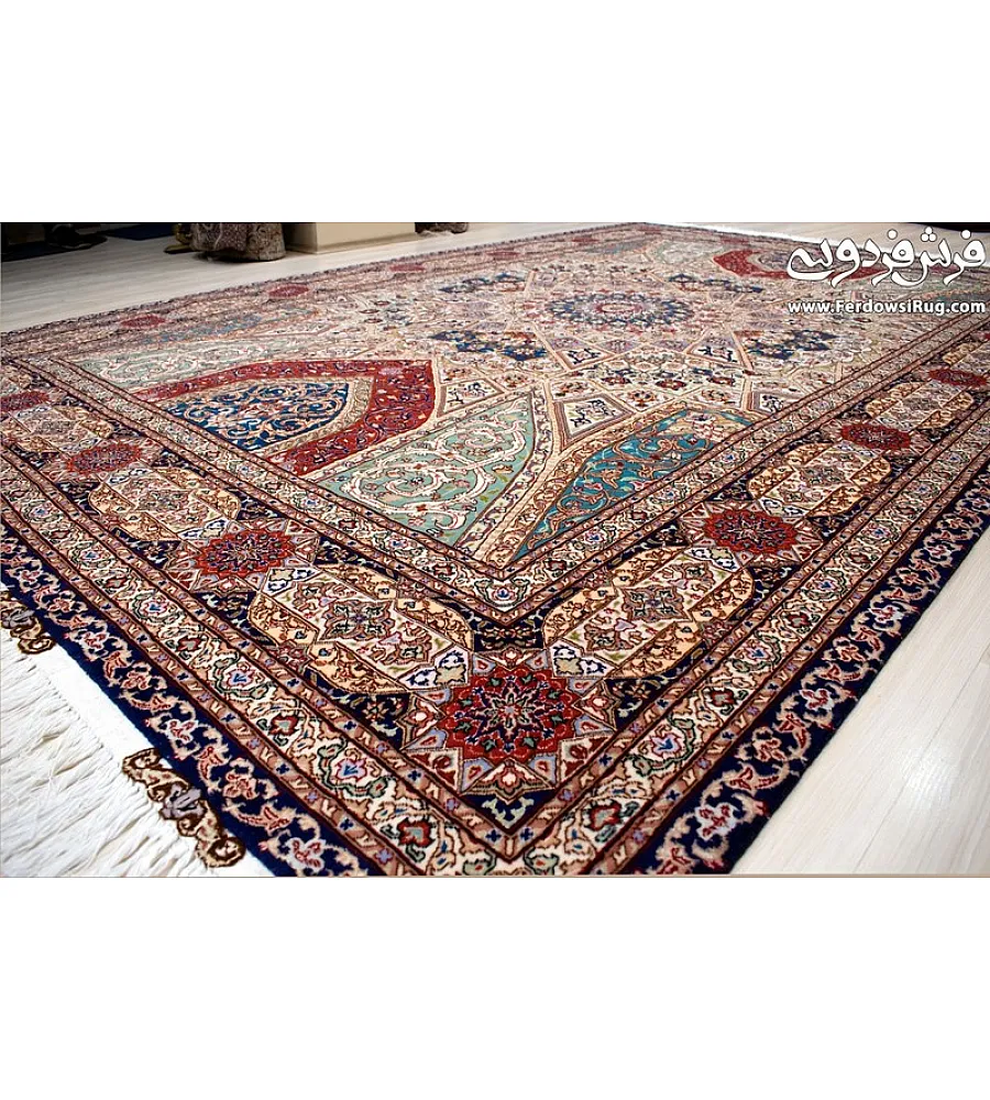 فرش 6 متری دستباف نقشه گنبد بافت تبریز با رنگ های گرم و طرح سنتی مناسب دکوراسیون کلاسیک یا مدرن