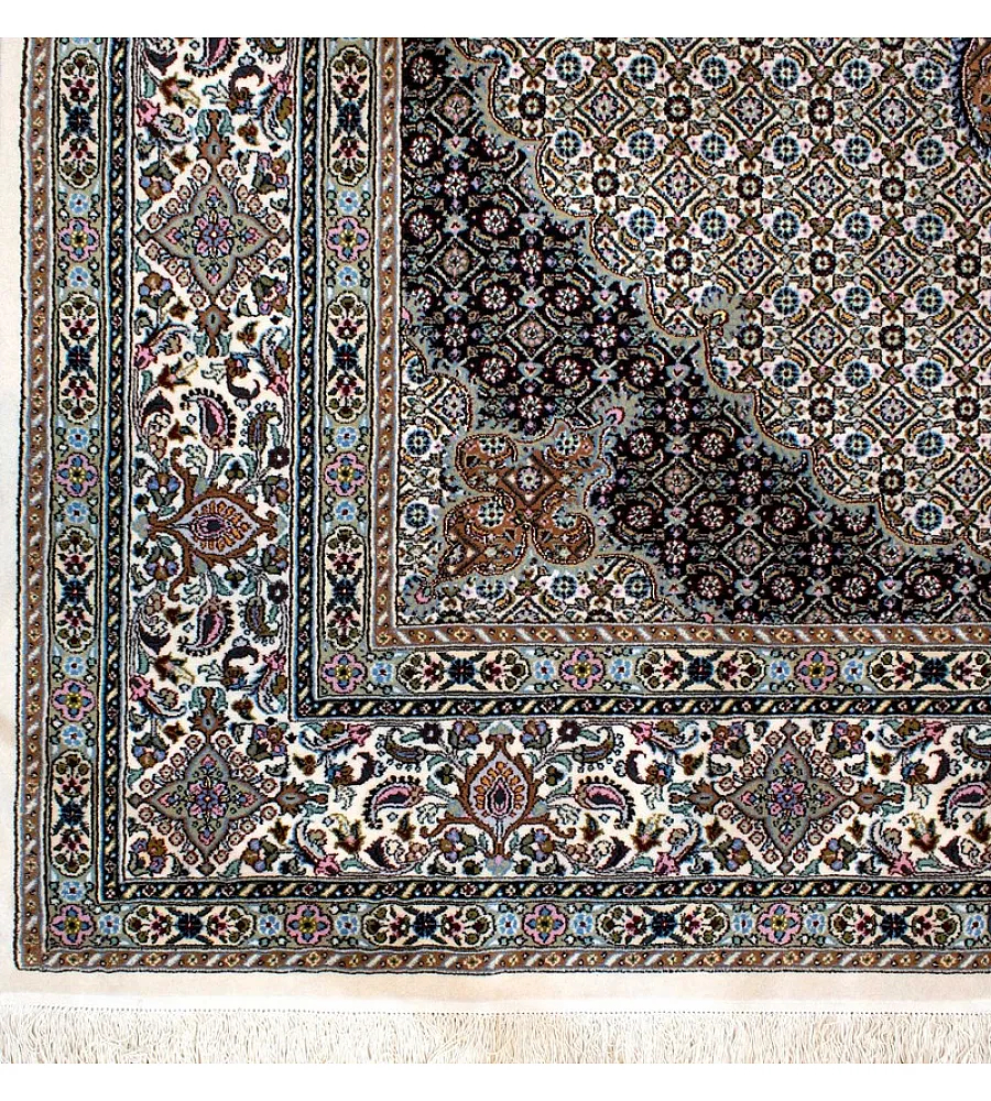 جفت فرش 6 متری دستباف طرح ریز ماهی مود بیرجند با رنگ بندی سنتی و کیفیت عالی مناسب دکوراسیون کلاسیک و مدرن