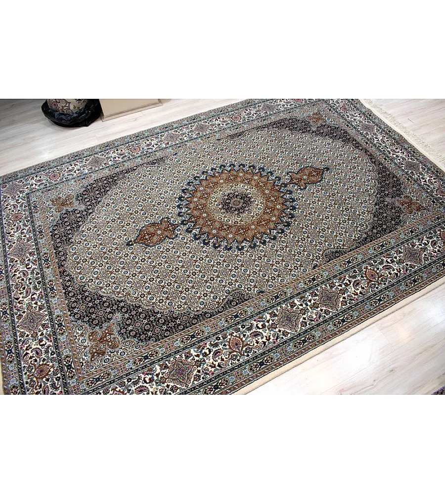 جفت فرش 6 متری دستباف طرح ریز ماهی مود بیرجند با رنگ بندی سنتی و کیفیت عالی مناسب دکوراسیون کلاسیک و مدرن