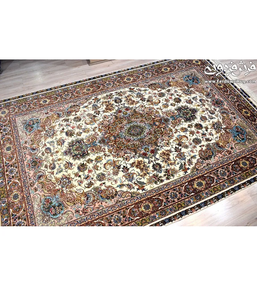 فرش دستباف 6 متری جفت طرح نوین فر تبریز با رنگ های گرم و نقش ونگار سنتی مناسب دکوراسیون کلاسیک