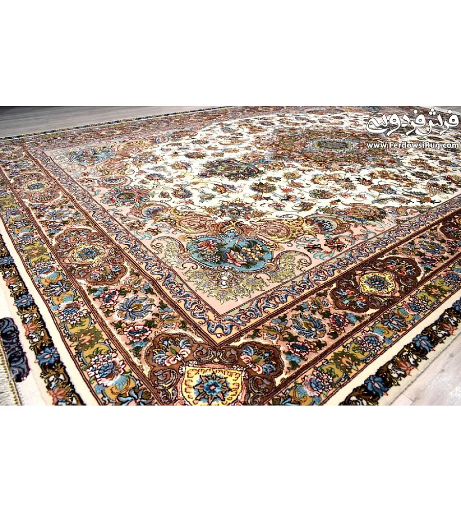 فرش دستباف 6 متری جفت طرح نوین فر تبریز با رنگ های گرم و نقش ونگار سنتی مناسب دکوراسیون کلاسیک