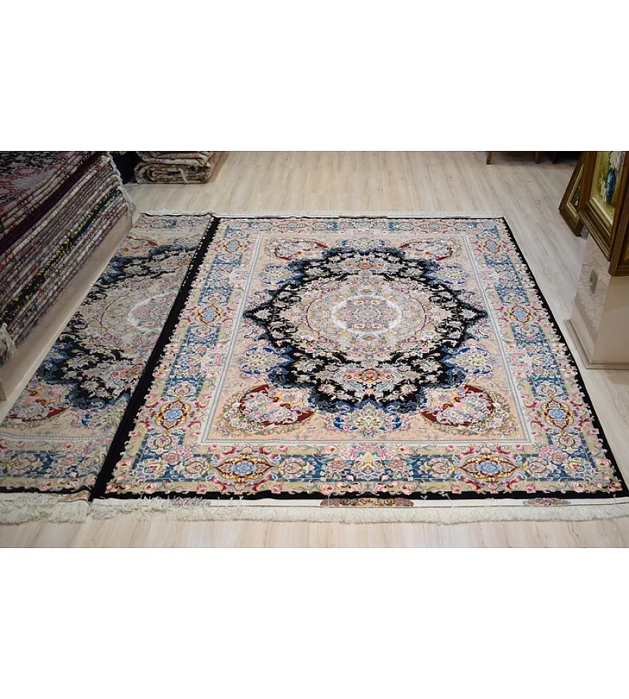 فرش دستباف 6 متری جفت طرح خطیبی رنگ سرمه ای بافته شده در تبریز مناسب برای دکوراسیون کلاسیک و مدرن