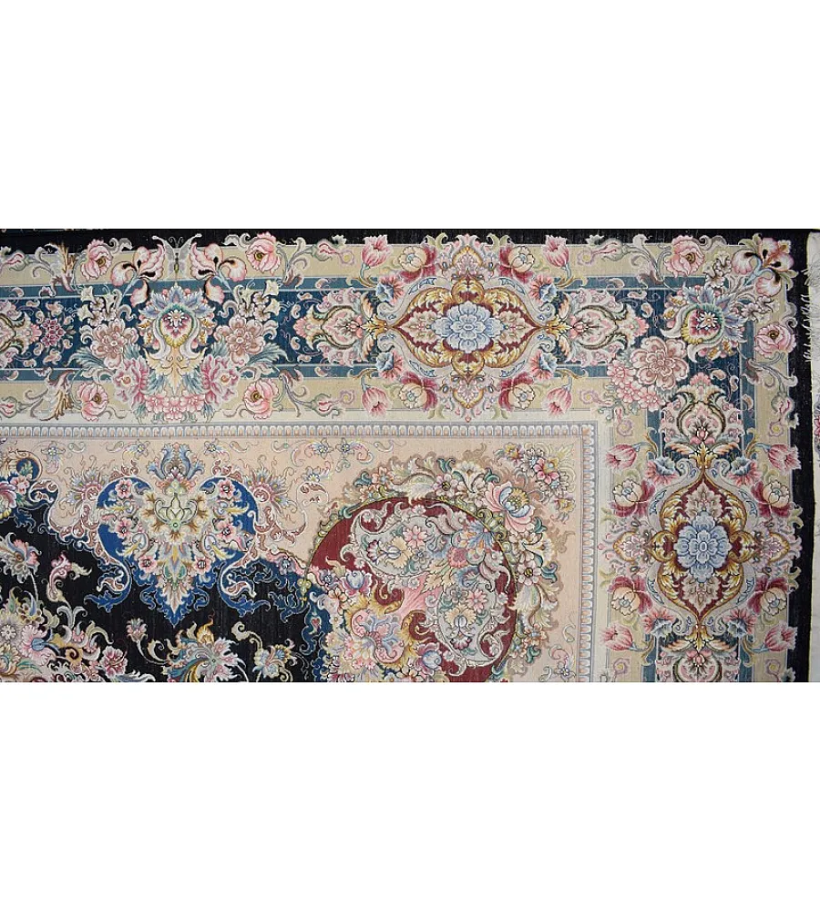 فرش دستباف 6 متری جفت طرح خطیبی رنگ سرمه ای بافته شده در تبریز مناسب برای دکوراسیون کلاسیک و مدرن