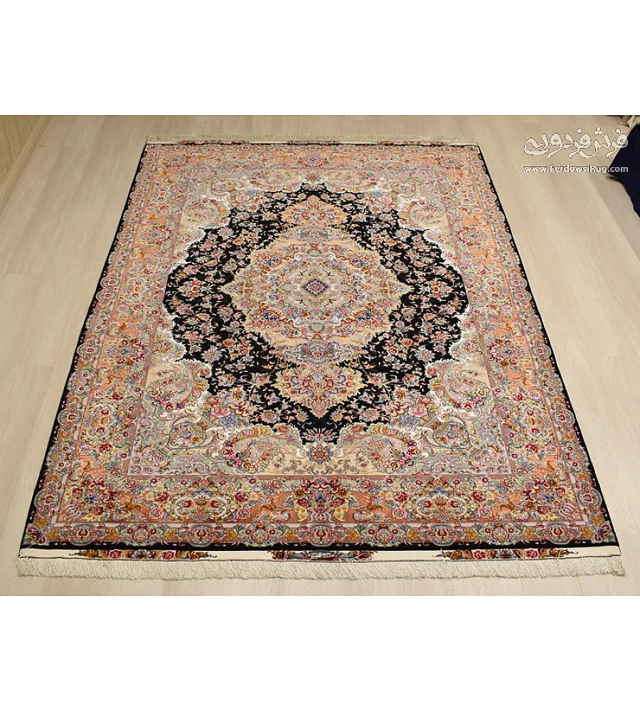 فرش 6 متری دستباف طرح خطیبی رنگ مشکی بافت تبریز مناسب دکوراسیون کلاسیک و مدرن کیفیت بالا و ظرافت بی نظیر