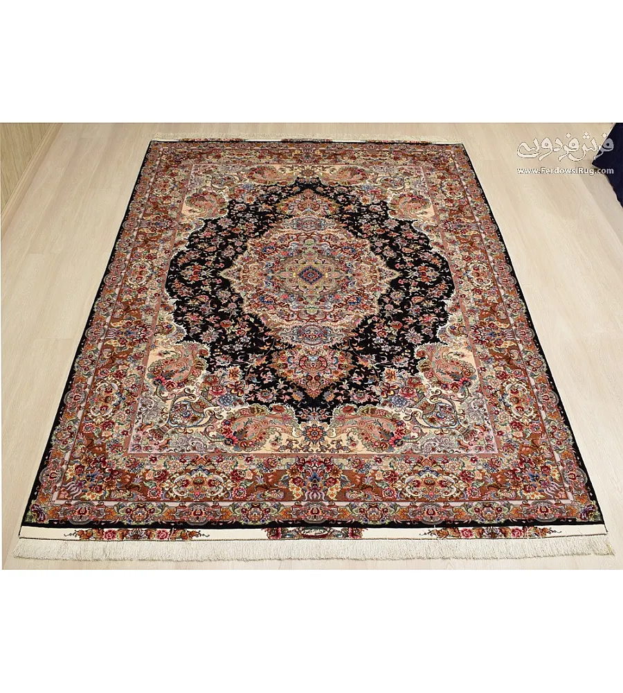 فرش 6 متری دستباف طرح خطیبی رنگ مشکی بافت تبریز مناسب دکوراسیون کلاسیک و مدرن کیفیت بالا و ظرافت بی نظیر