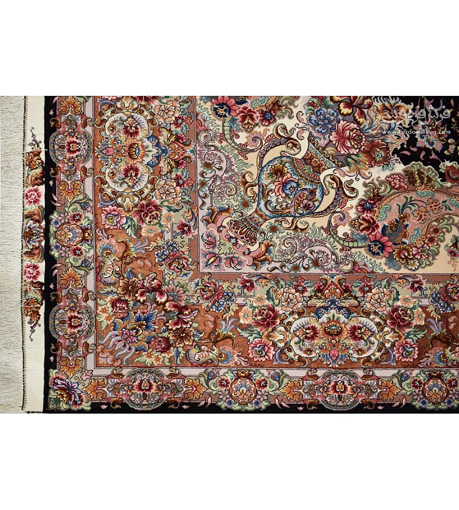 فرش 6 متری دستباف طرح خطیبی رنگ مشکی بافت تبریز مناسب دکوراسیون کلاسیک و مدرن کیفیت بالا و ظرافت بی نظیر