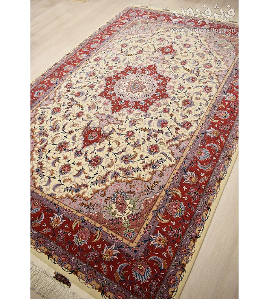 جفت فرش دستباف 6 متری کرم تقی زاده تبریز با طرح اصیل ایرانی مناسب دکوراسیون کلاسیک و مدرن