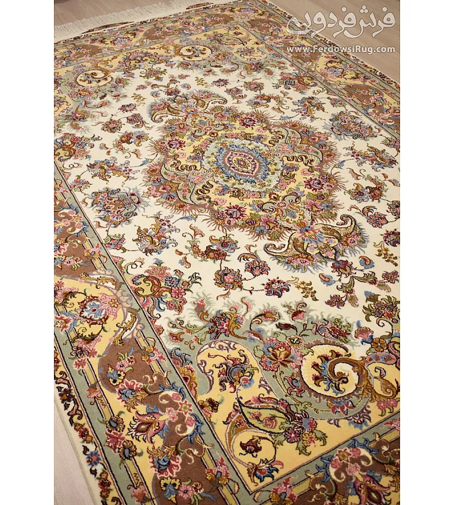 فرش دستباف 6 متری طرح خطیبی تبریز بافت مشهد رنگ کرم و آبی مناسب پذیرایی کیفیت بالا و اصالت هنر ایرانی