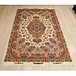 فرش دستباف 6 متری طرح خطیبی رنگ کرم با حاشیه ابریشم تولید تبریز مناسب دکوراسیون کلاسیک و فضای لوکس