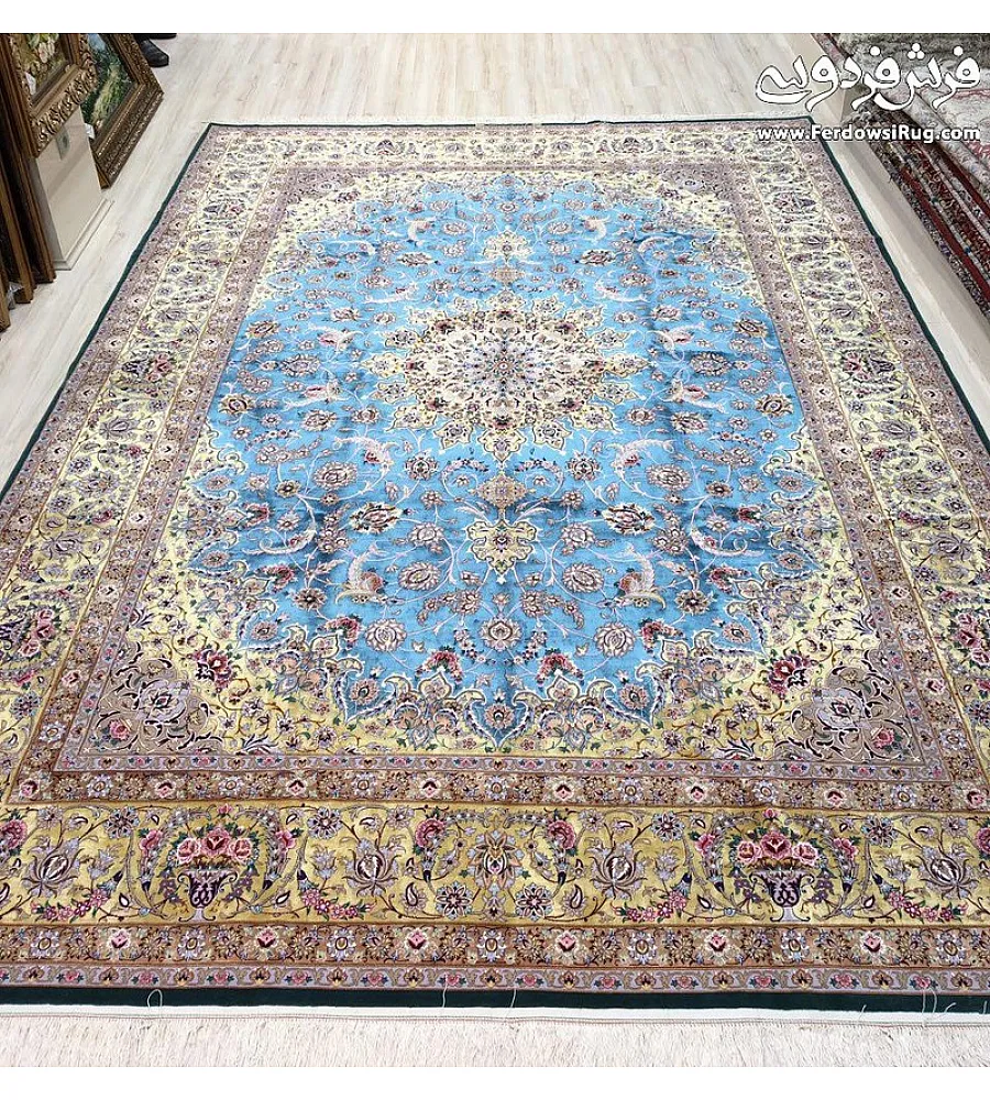 فرش دستباف 9 متری شهبازی اصفهان زمینه کرم با طرح سنتی ایرانی مناسب دکوراسیون کلاسیک و اصیل