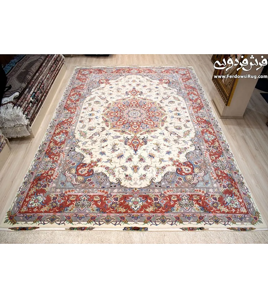 فرش 9 متری دستباف طرح خطیبی رنگ کرم حاشیه مسی بافت مشهد مناسب دکوراسیون کلاسیک و اصیل ایرانی