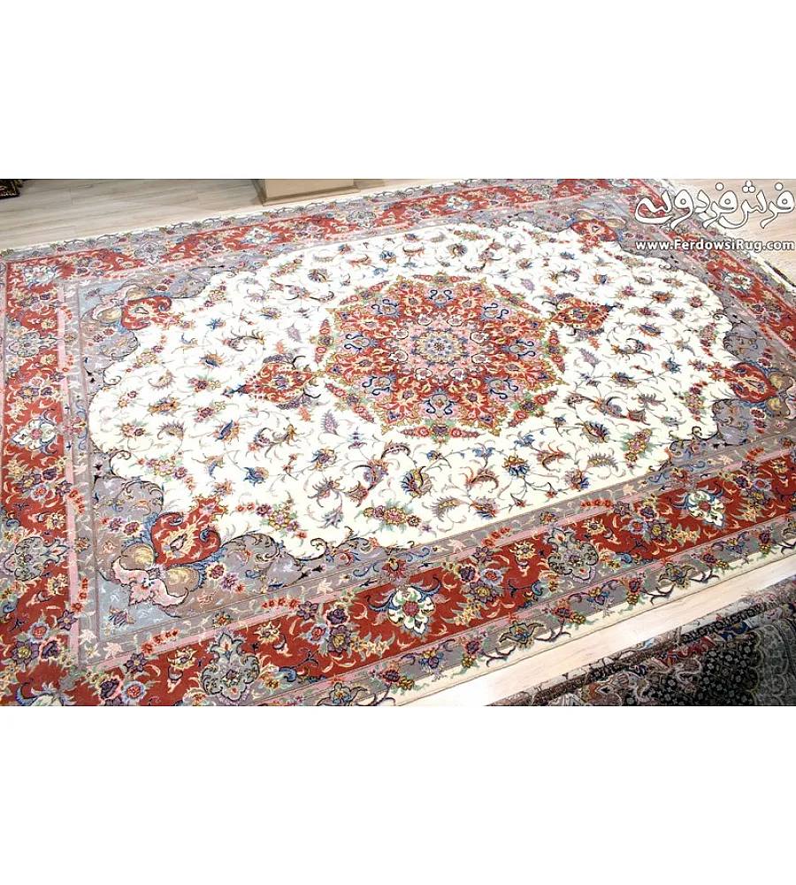 فرش 9 متری دستباف طرح خطیبی رنگ کرم حاشیه مسی بافت مشهد مناسب دکوراسیون کلاسیک و اصیل ایرانی