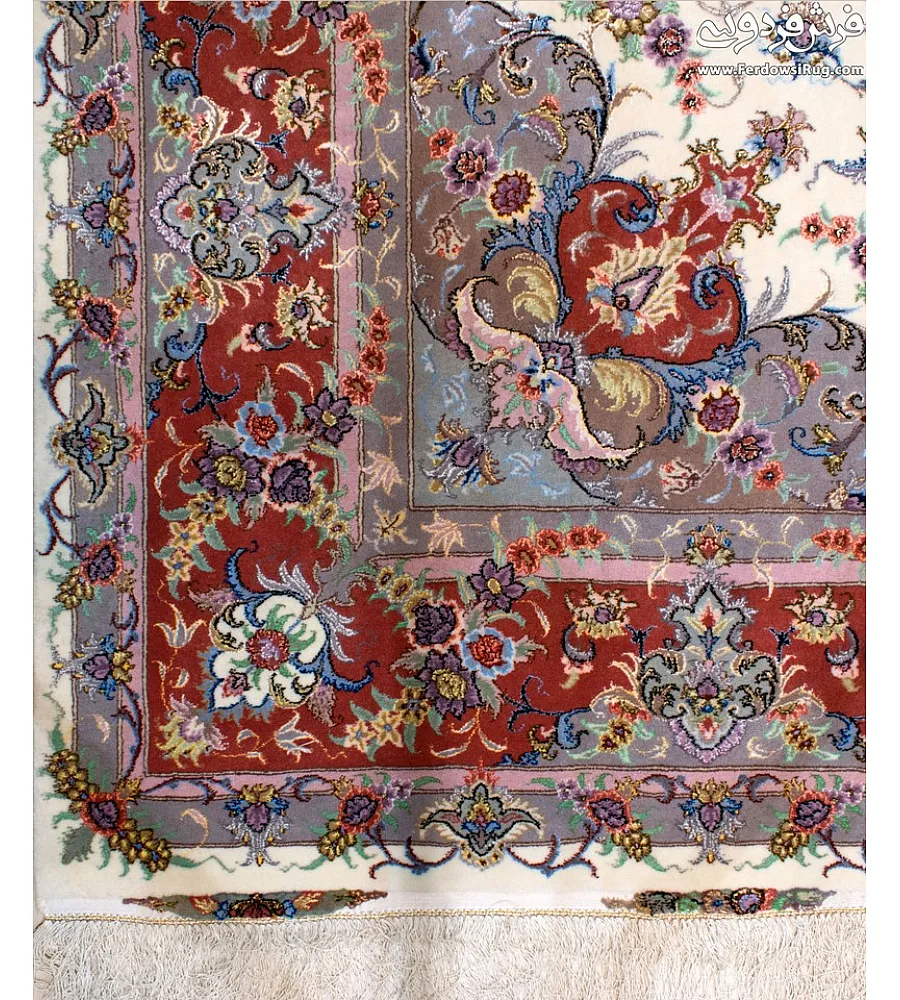 فرش 9 متری دستباف طرح خطیبی رنگ کرم حاشیه مسی بافت مشهد مناسب دکوراسیون کلاسیک و اصیل ایرانی