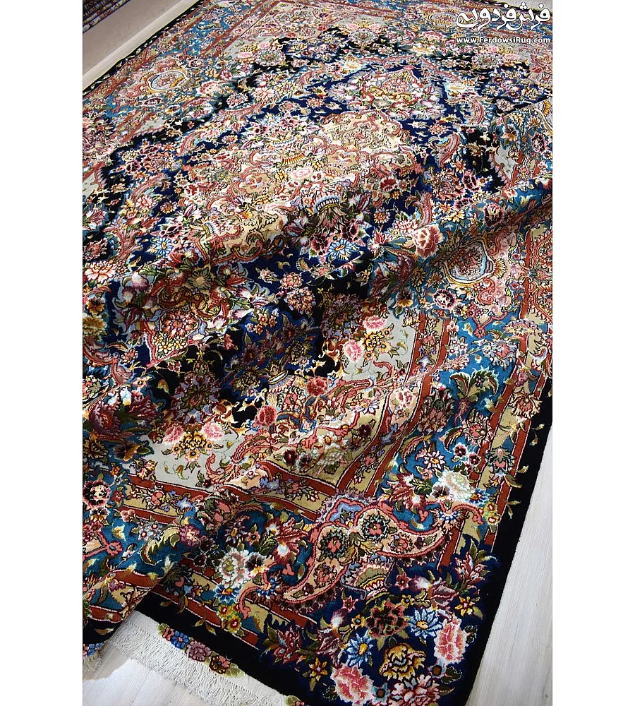 فرش 9 متری دستباف طرح سالاری چهل رج تبریز با رنگ های جذاب و کیفیت بالا مناسب برای دکوراسیون کلاسیک و مدرن