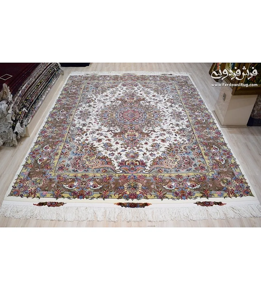 فرش دستباف 9 متری جفت طرح خطیبی کرم مشهد با کیفیت بالا مناسب دکوراسیون کلاسیک و مدرن | خرید فرش فردوسی