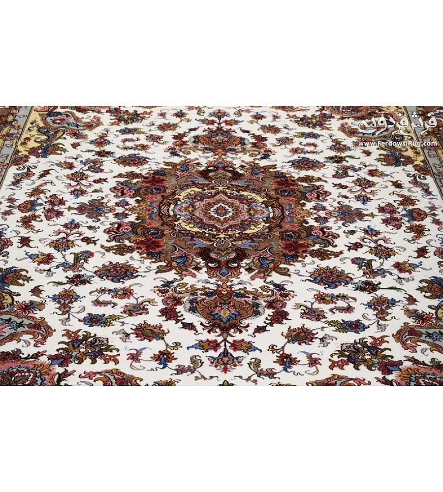 فرش دستباف 9 متری جفتی طرح خطیبی رنگ کرم تولید شده در مشهد مناسب دکوراسیون کلاسیک و سنتی با کیفیت بالا