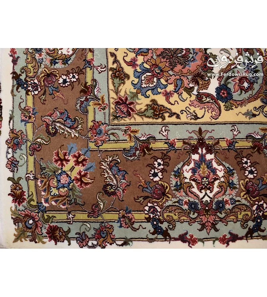 فرش دستباف 9 متری جفتی طرح خطیبی رنگ کرم تولید شده در مشهد مناسب دکوراسیون کلاسیک و سنتی با کیفیت بالا