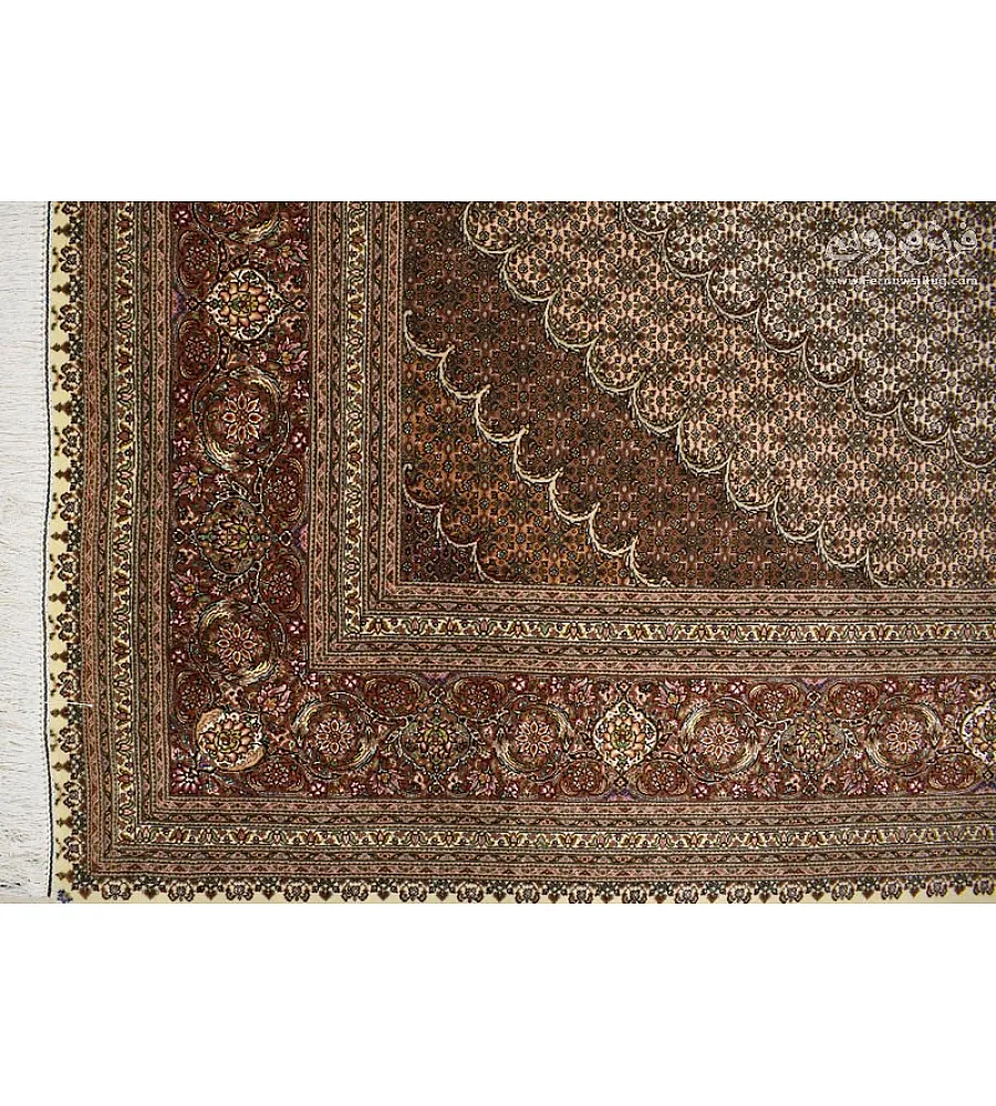 فرش دستباف تبریز طرح ریزماهی کرم جفت 9متری کیفیت بالا مناسب دکوراسیون کلاسیک و مدرن ساخته شده توسط استاد عبدالهی