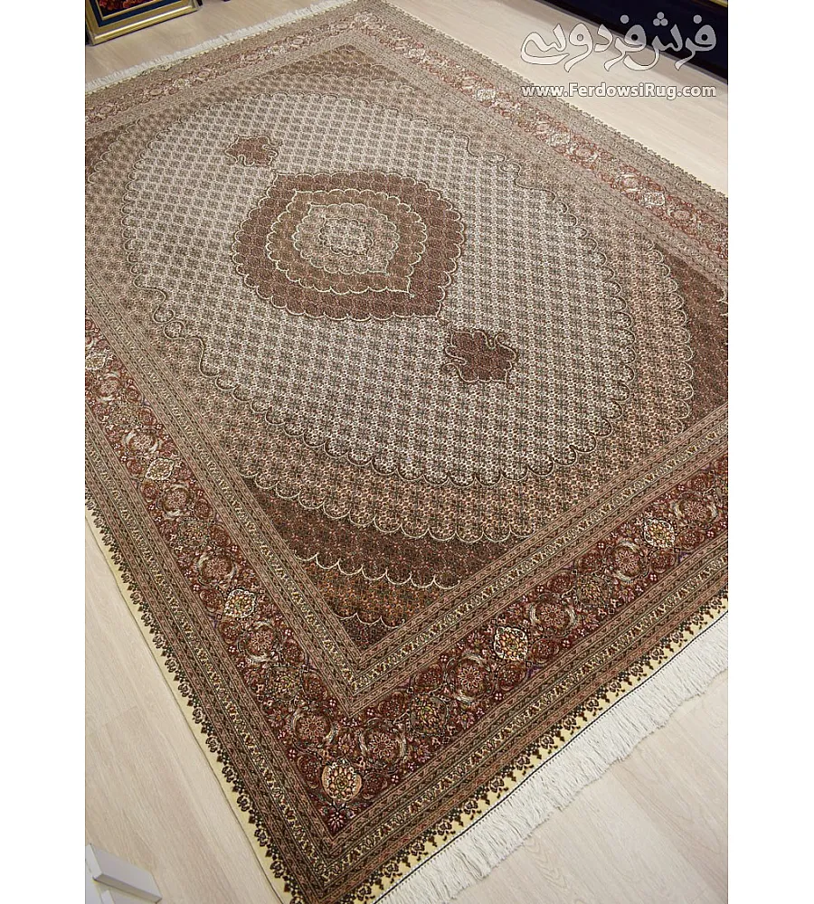 فرش دستباف تبریز طرح ریزماهی کرم جفت 9متری کیفیت بالا مناسب دکوراسیون کلاسیک و مدرن ساخته شده توسط استاد عبدالهی