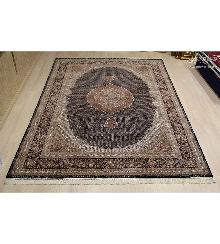 فرش دستباف تبریز طرح ریزماهی عبداللهی جفت 9 متری با رنگ های چشم نواز و کیفیت عالی مناسب دکوراسیون کلاسیک و مدرن