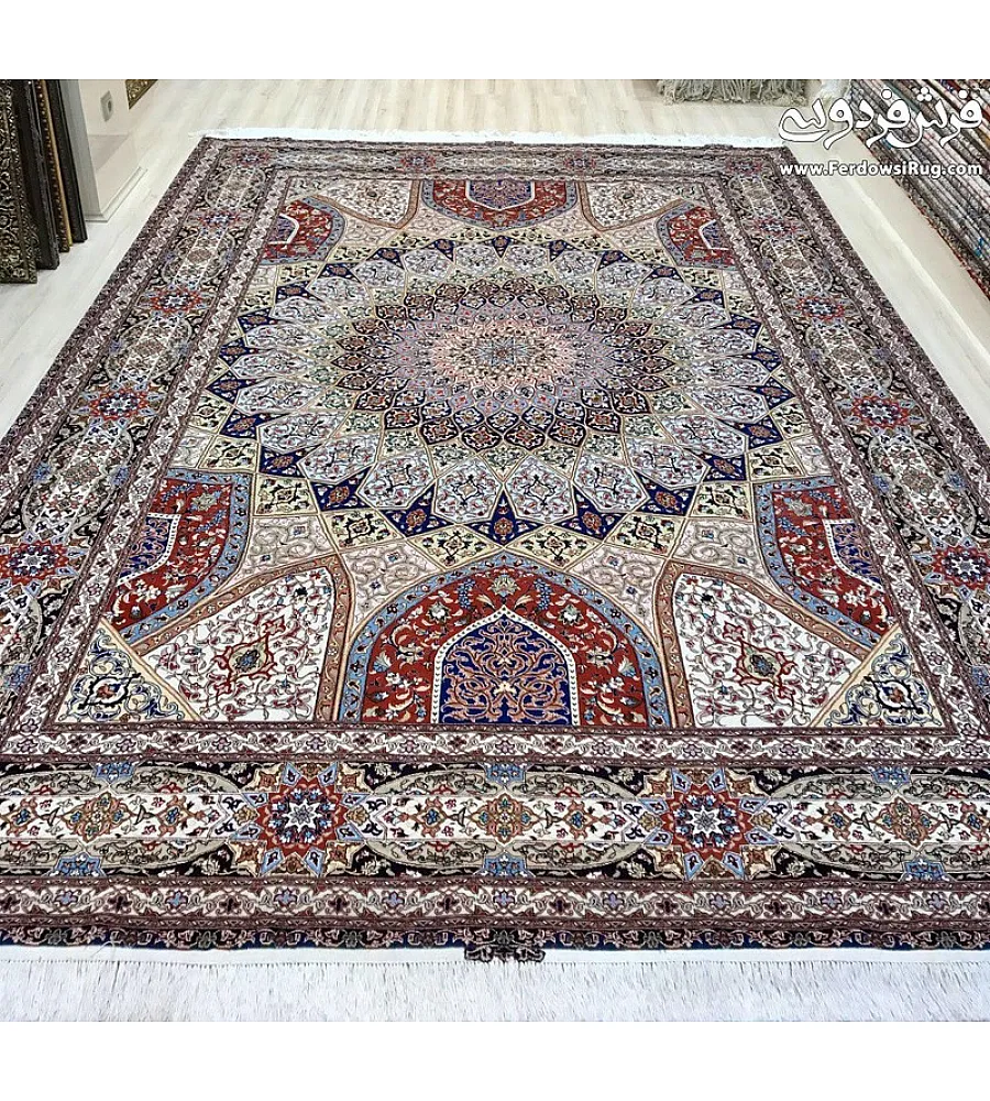 فرش 9 متری دستبافت نقشه گنبد تبریز با رنگ های گرم و نقش های سنتی مناسب دکوراسیون کلاسیک