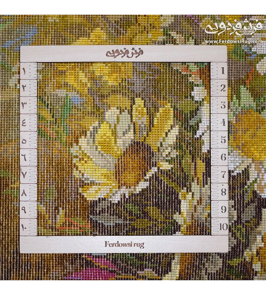 تابلو فرش دستباف طرح سبد گل طلایی بافت تبریز مناسب دکوراسیون کلاسیک کیفیت بالا رنگهای زنده و دوام عالی