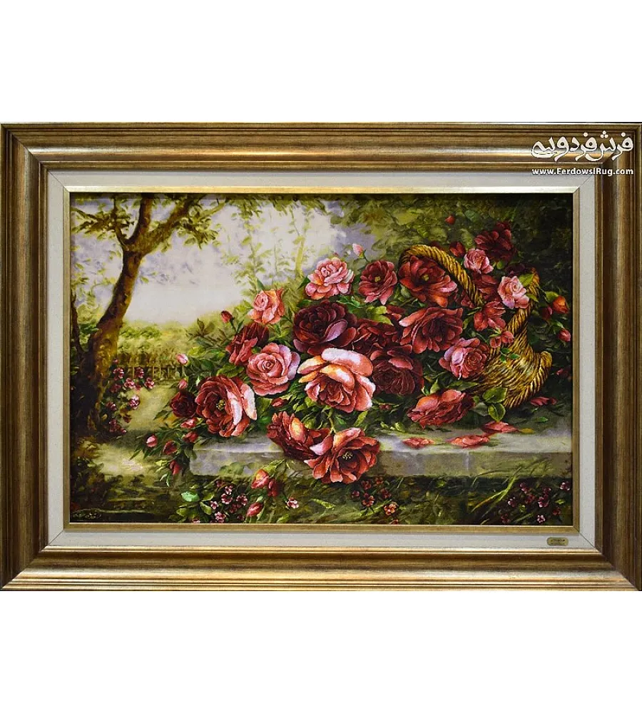 تابلو فرش دستباف تبریز طرح سبد گل رز قرمز مصنوعی طرح زیبا زینتی مناسب دکوراسیون داخلی شیک و خاص