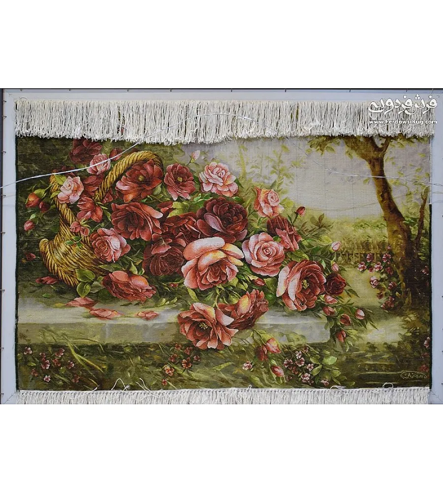تابلو فرش دستباف تبریز طرح سبد گل رز قرمز مصنوعی طرح زیبا زینتی مناسب دکوراسیون داخلی شیک و خاص
