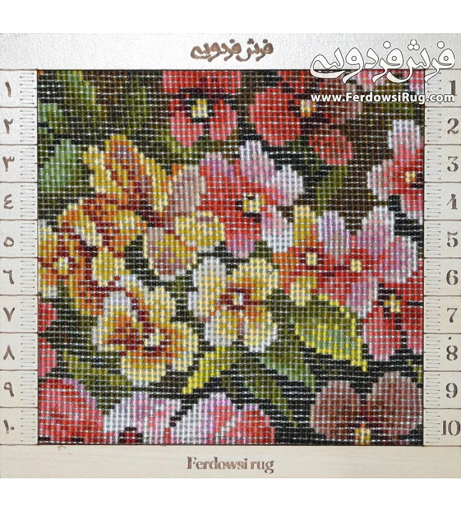 تصویر تابلو فرش دستباف طرح گل رز رنگارنگ بافته شده در تبریز مناسب دکوراسیون سالن پذیرایی لوکس و مدرن